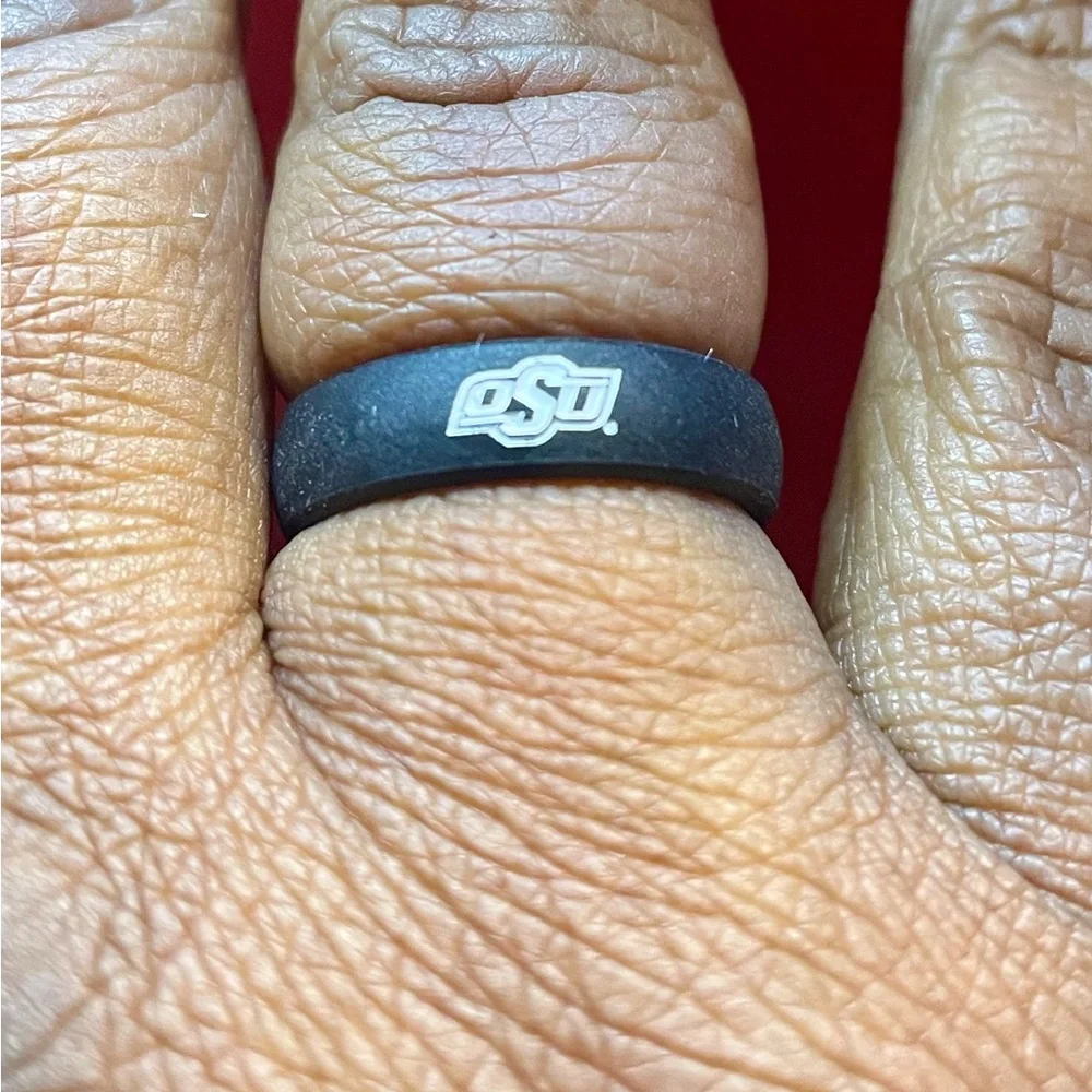 Groove Life Black Silicone Oklahoma State Ring. Size 7